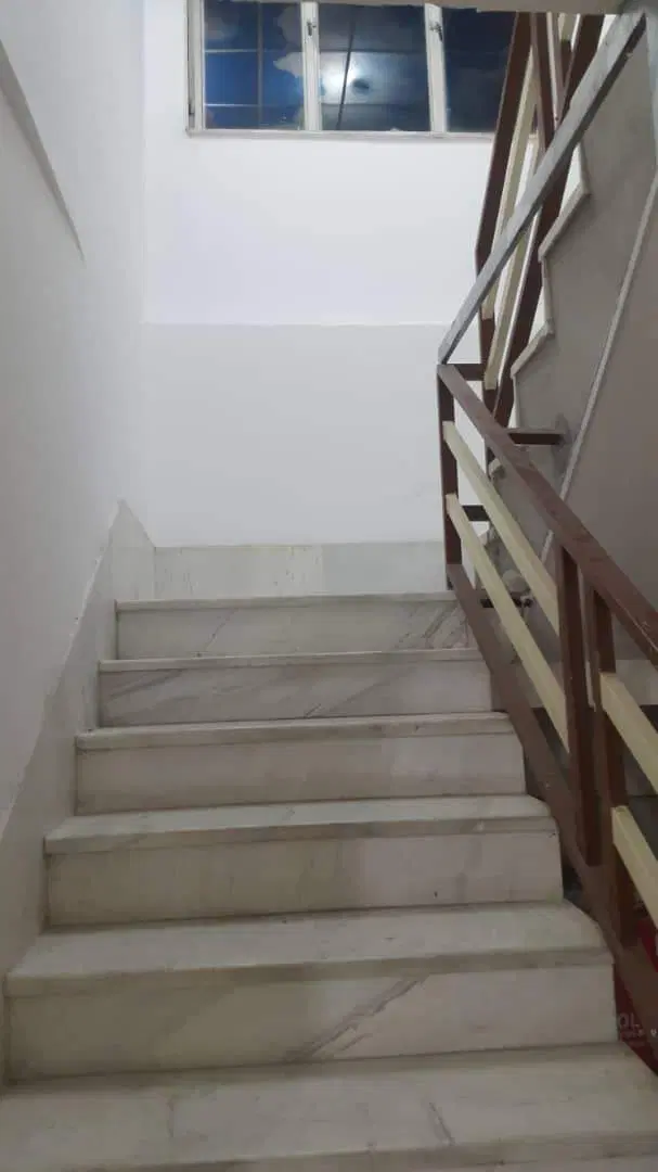 تنها واحد مستقل ۹۳ متری مجتمع تجاری تیراژه