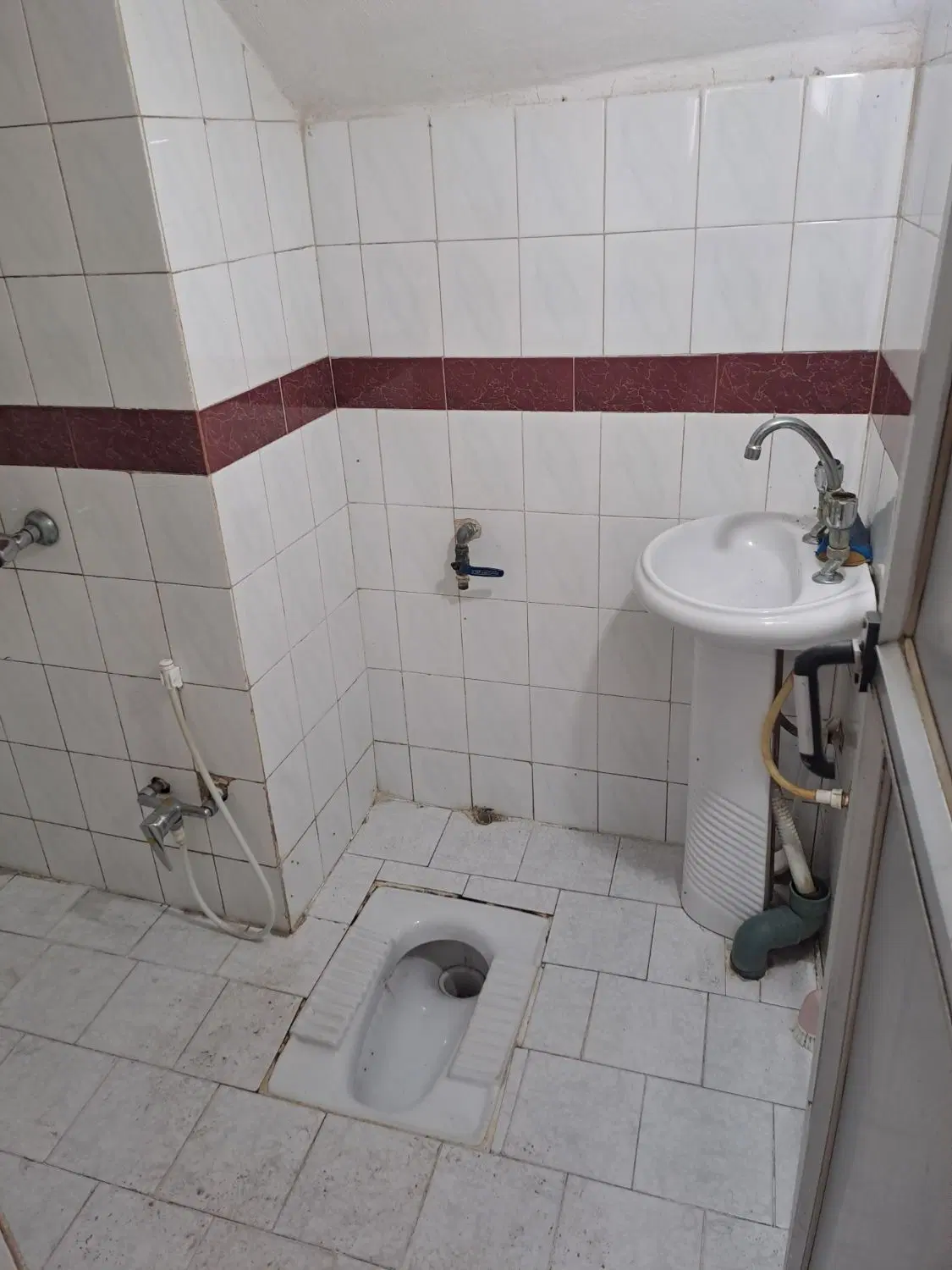 سوئیت تجاری مسکونی نزدیک خیابان اصلی