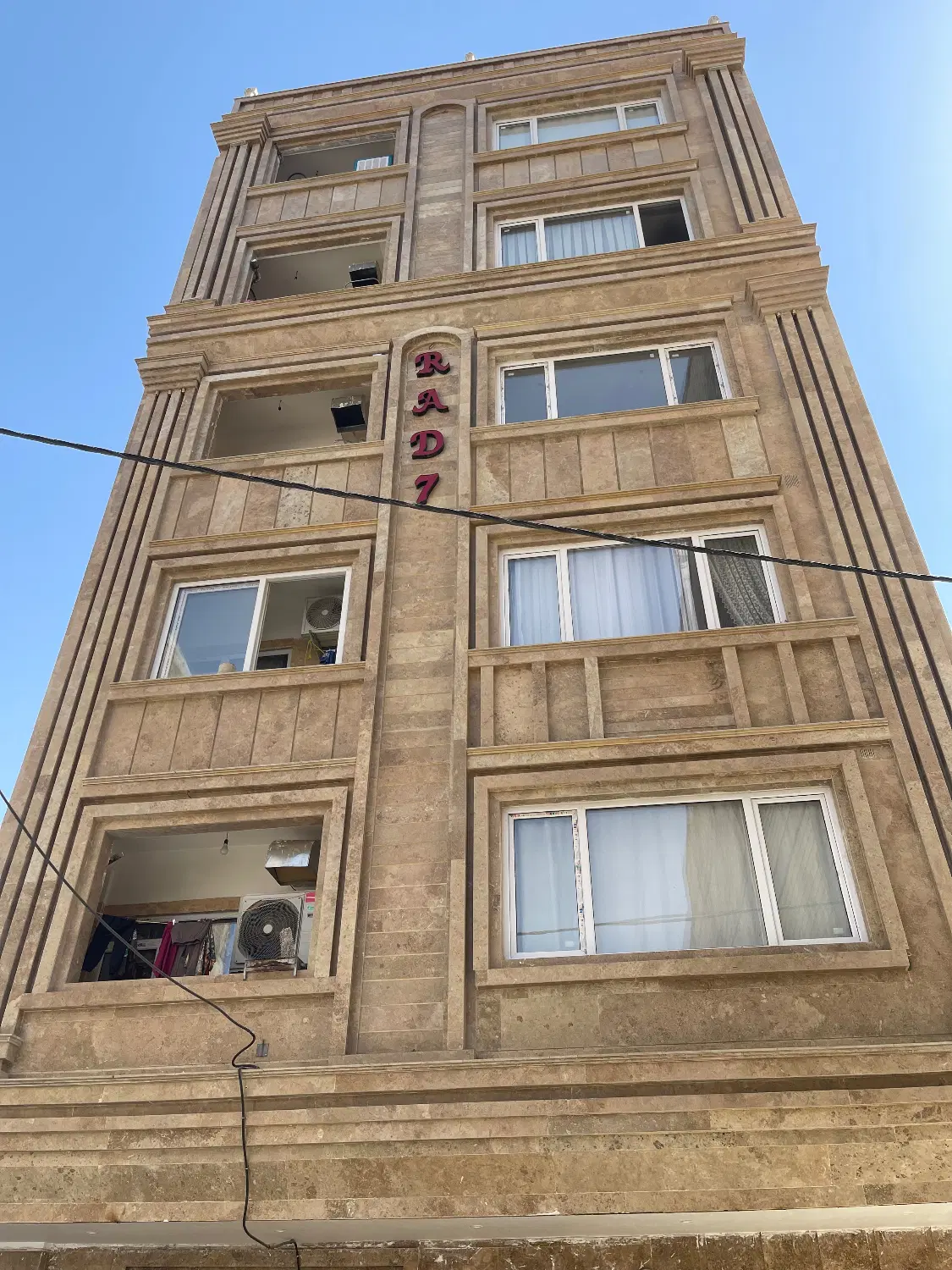 آپارتمان نوساز 93 متری و ۷۰ متری در میدان حافظ