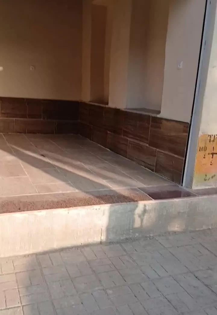 یک باب مغازه ۲۰ متری در خیابان پلیس