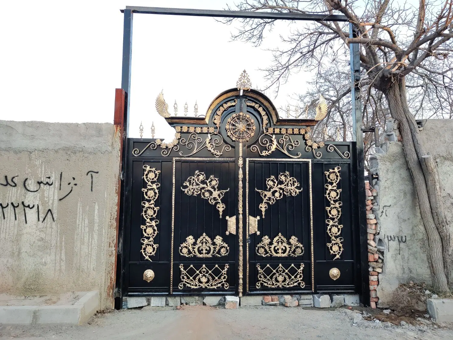زمین باغی چهار دیواری