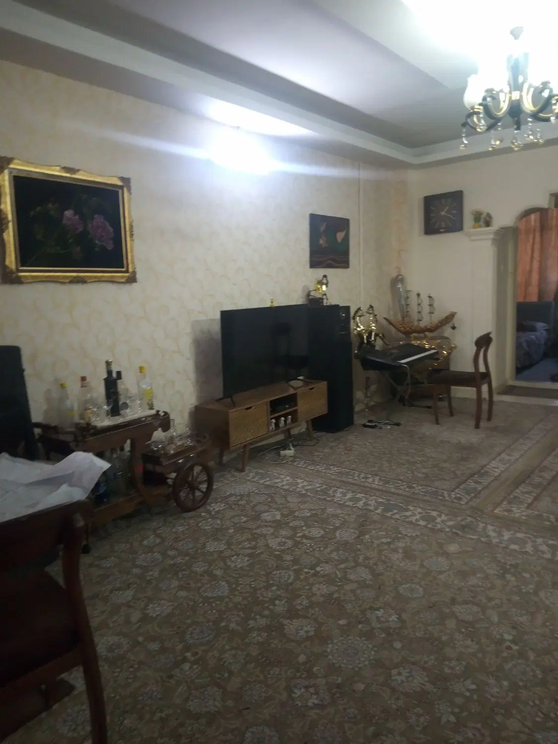 85متر 2خواب طبقه 3 حاشیه آزاده بین 40و42