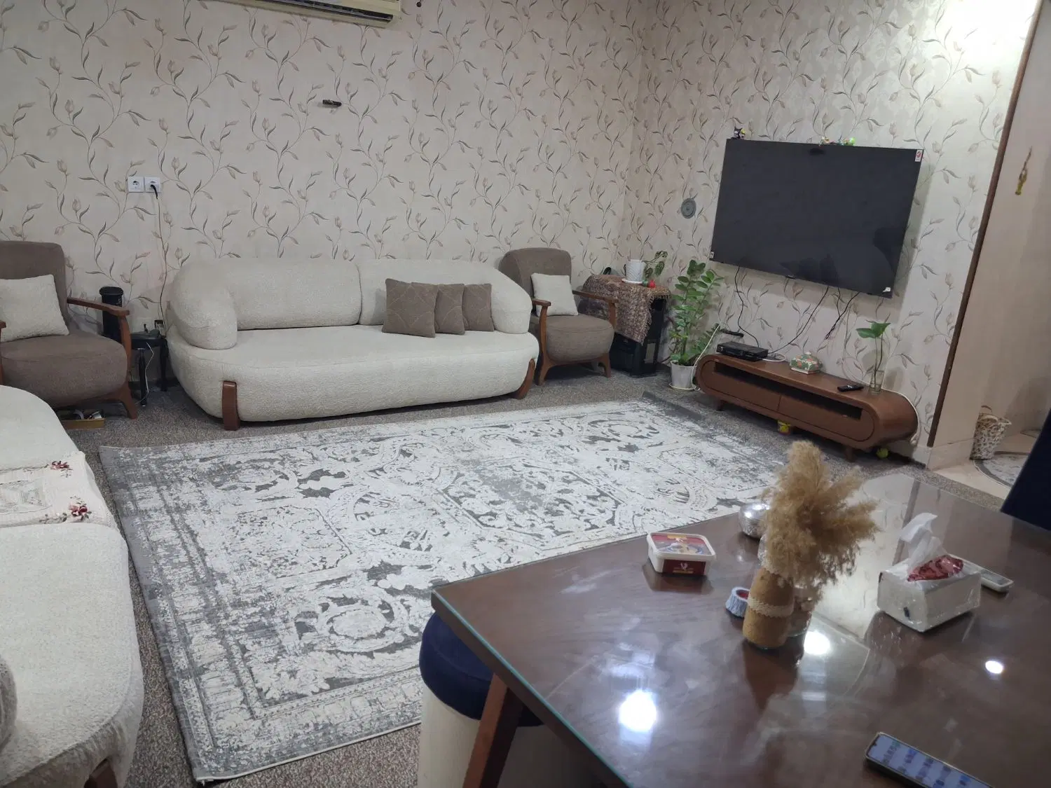 آپارتمان ۹۵ متری ۲ خواب خیابان عاشوری