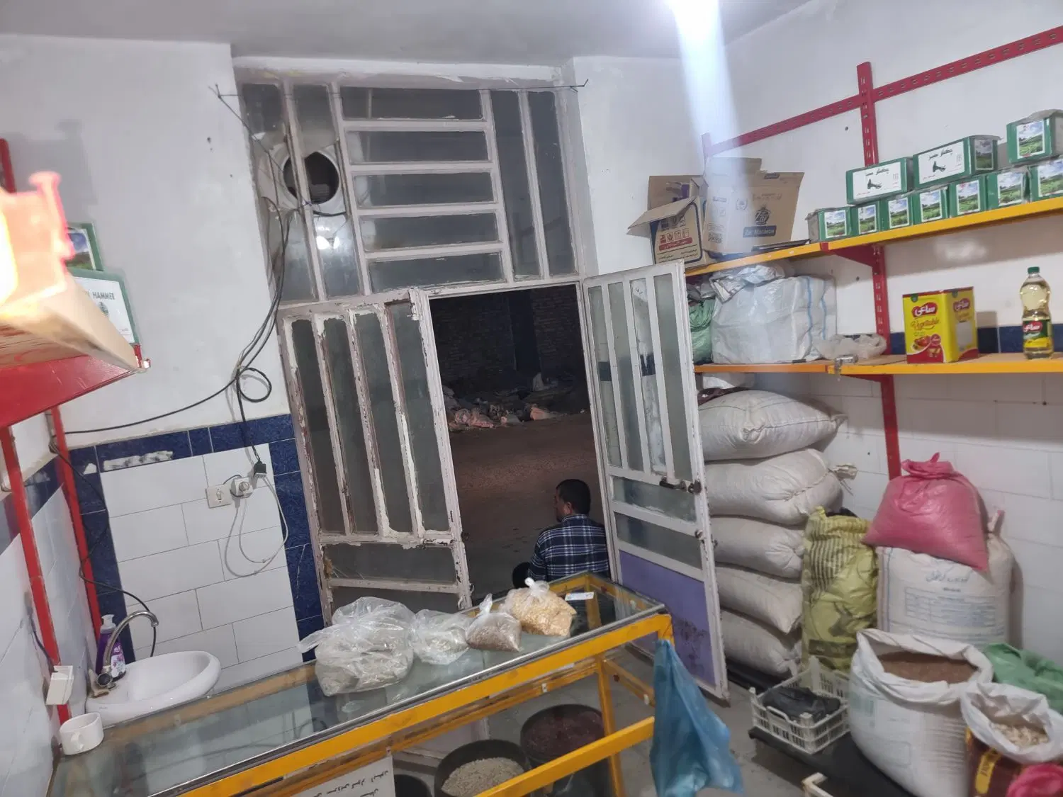 مغازه ۱۵ متری واقع در ناصرالدین خیابان ده متری