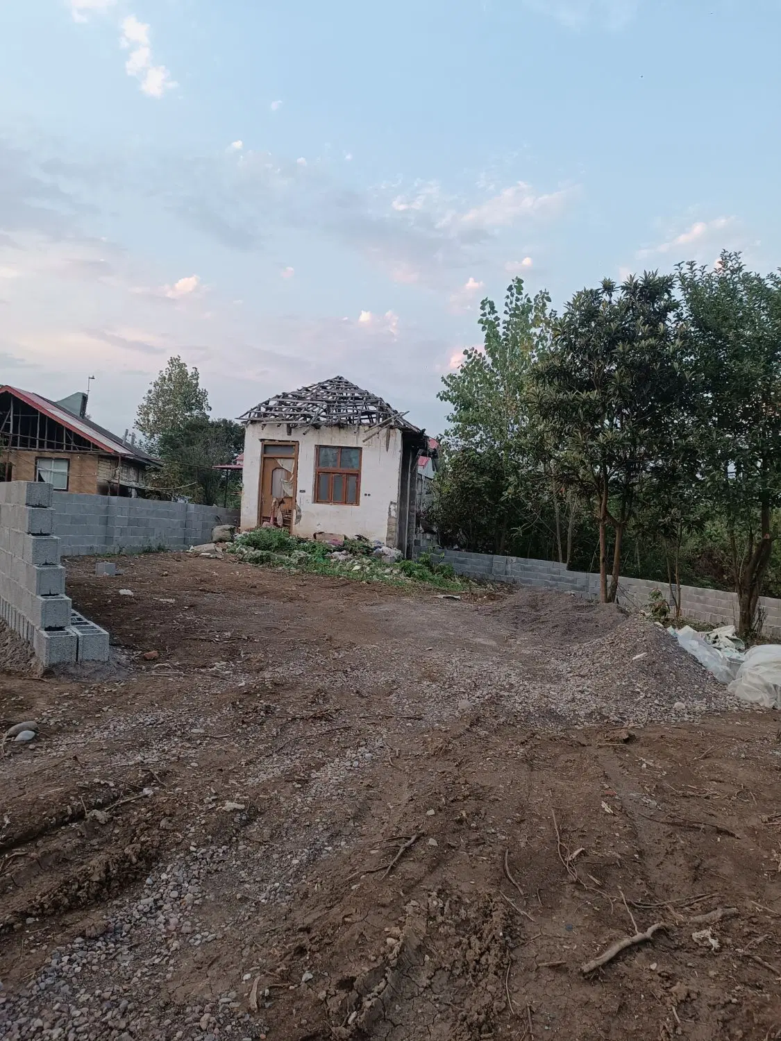 285متر زمین با ملک کلنگی