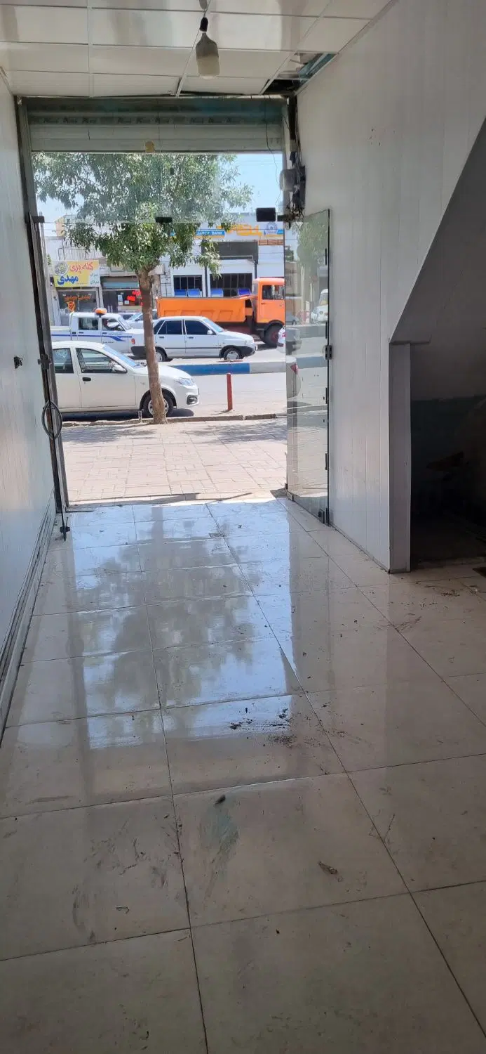 مغازه خیابان اصلی اقبالیه