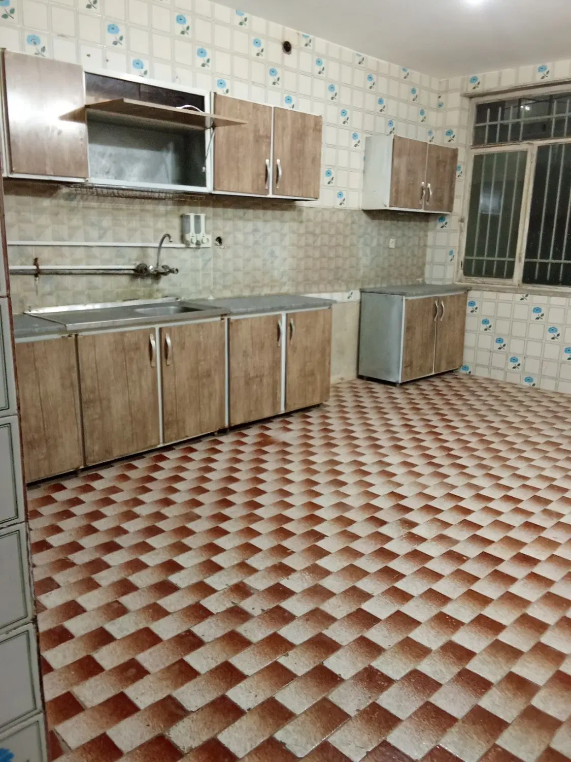 طبقه اجاره ای واقع در مدرس۶۵