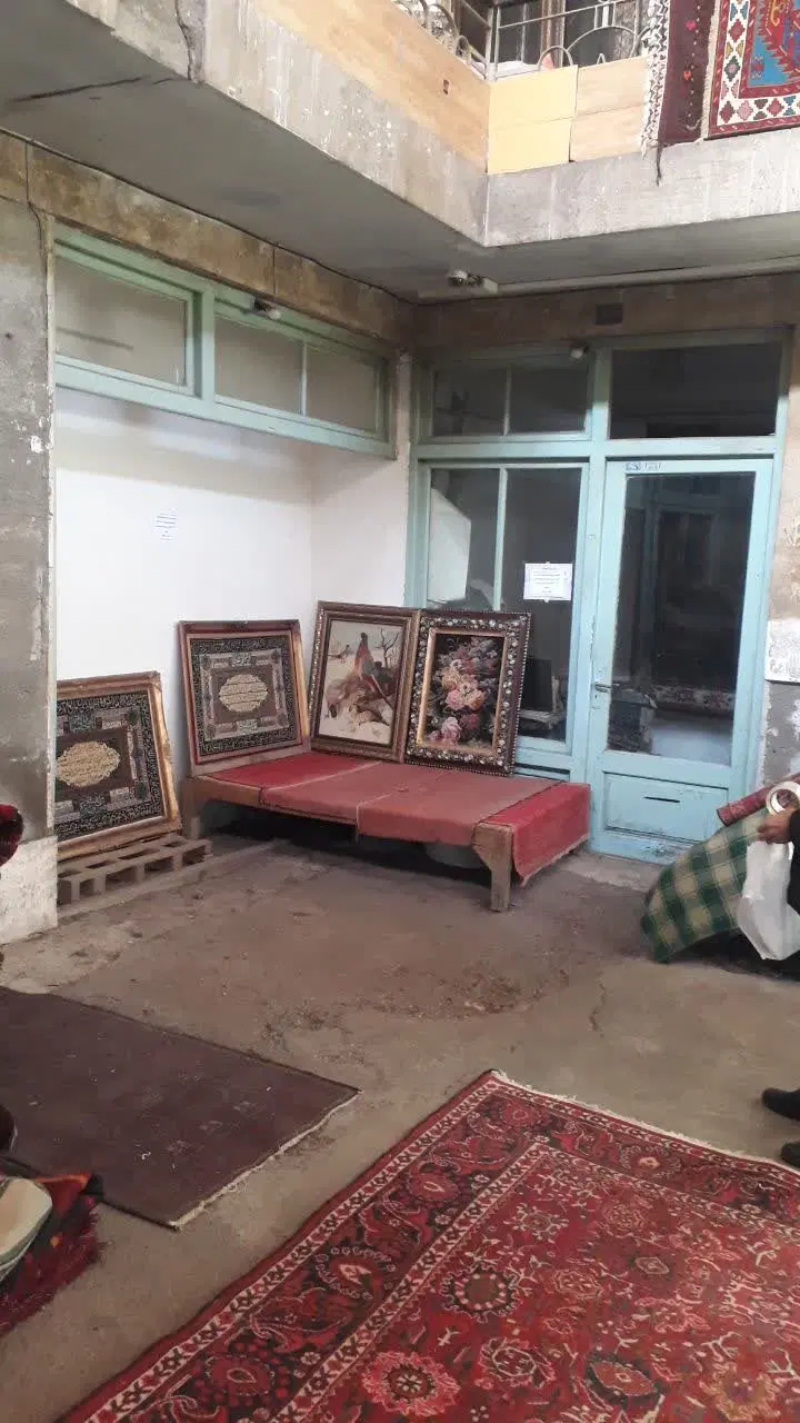 فروش سرقفلی یک باب و نیم مغازه در بازار