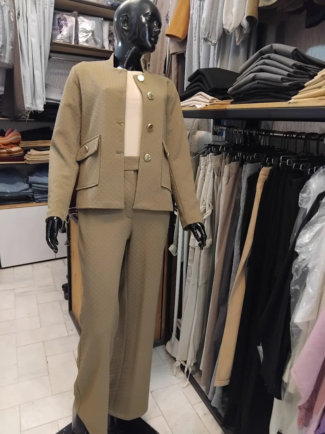واگذاری مغازه پوشاک با اجناس
