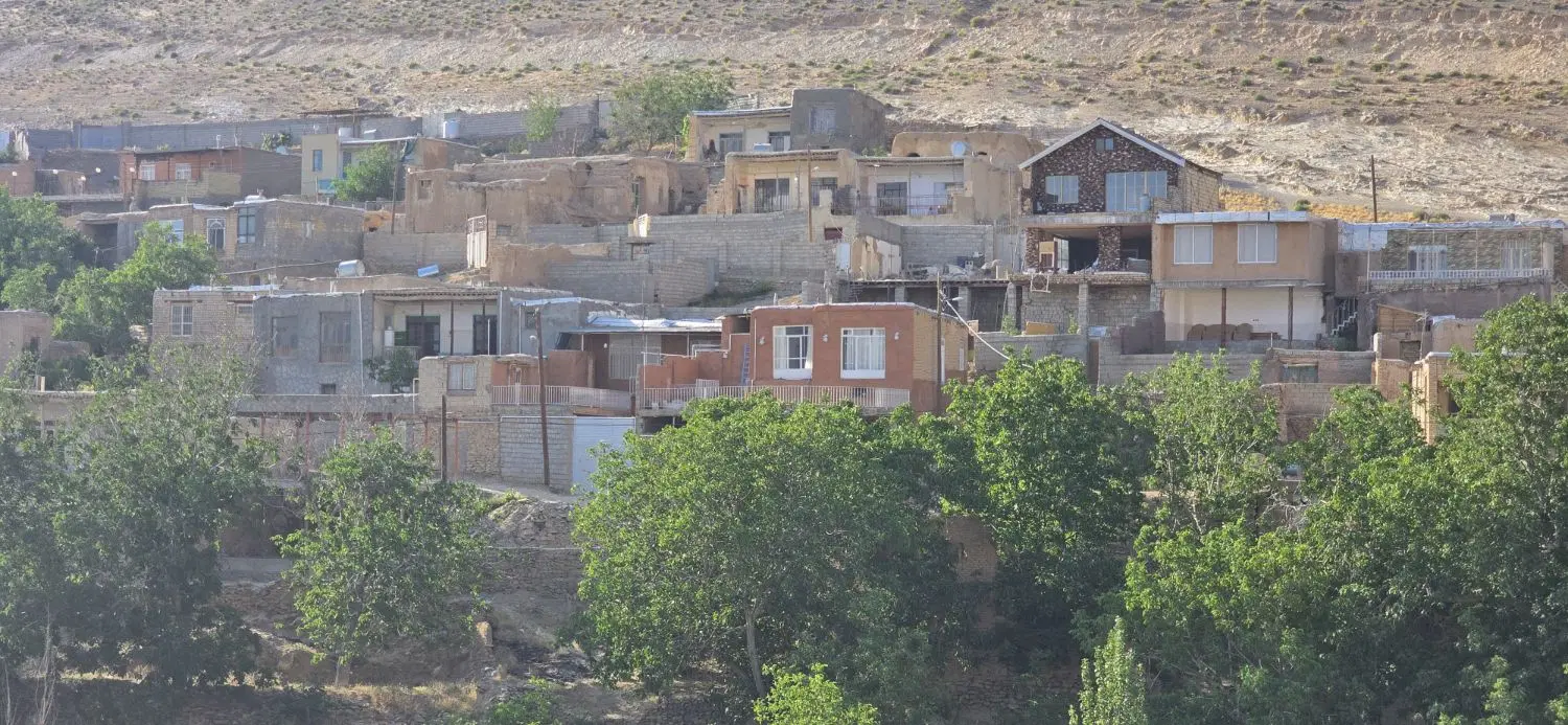 خانه روستایی بومگردی کوهستانی با منظره زیبا