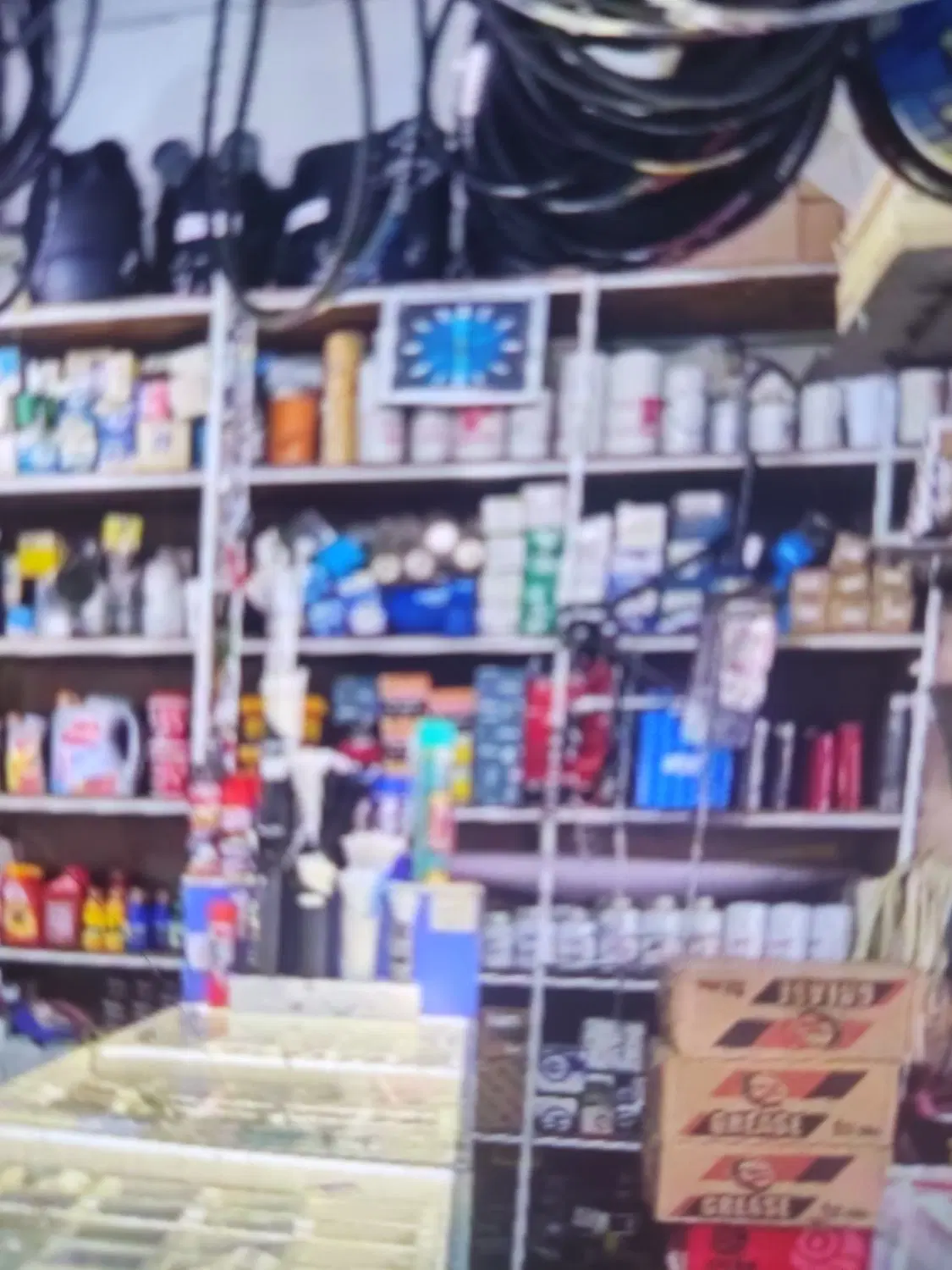 دو باب مغازه و یک طبقه بالا