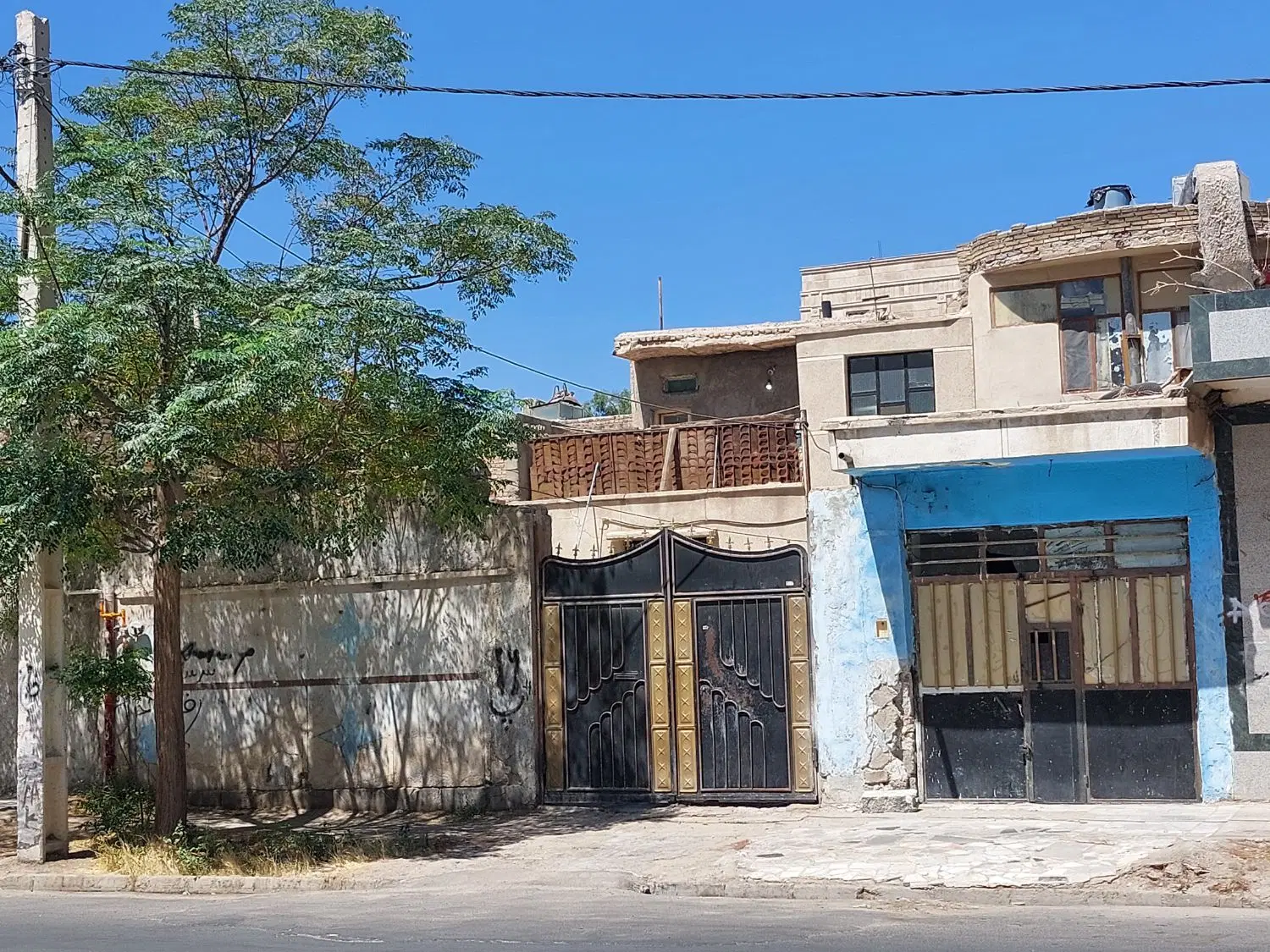 ملک کلنگی، اشرفی اصفهانی
