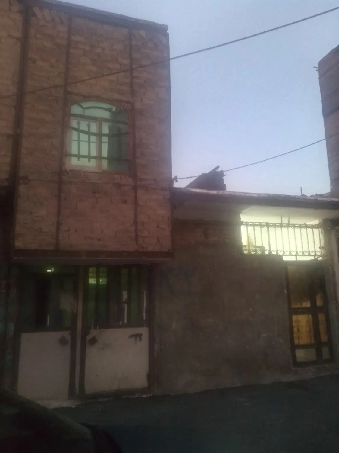 فروش خانه مسکونی واقع در قلعه میر