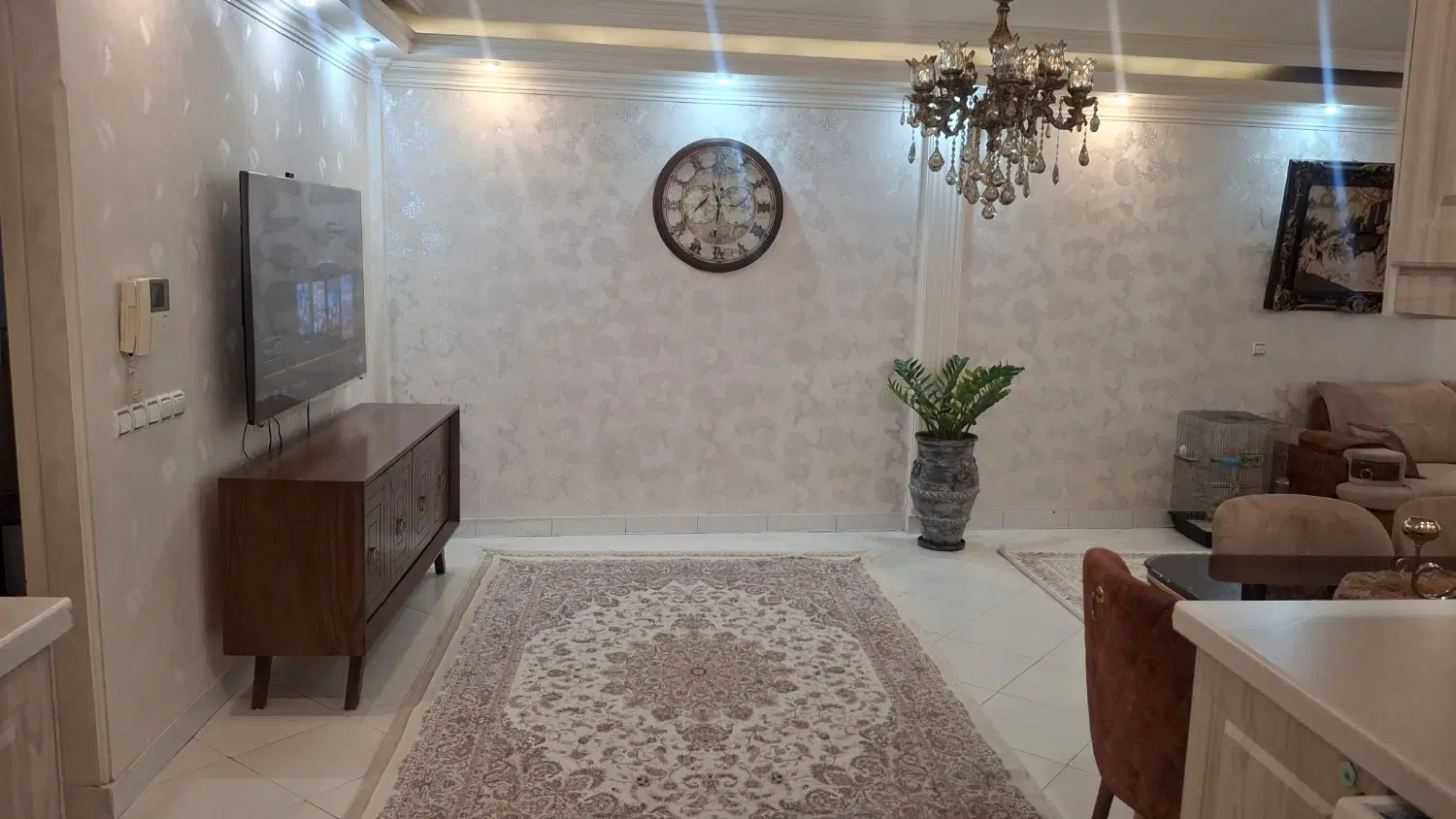 واحد ۹۸ متری تکواحدی در بلوارقیام زیبا شمالی