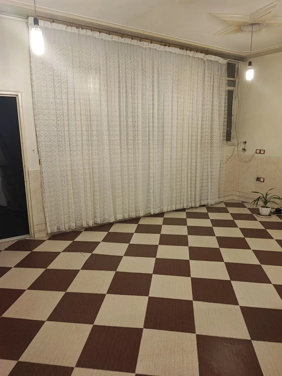 خانه 80 متری واقع در خیابان انوری