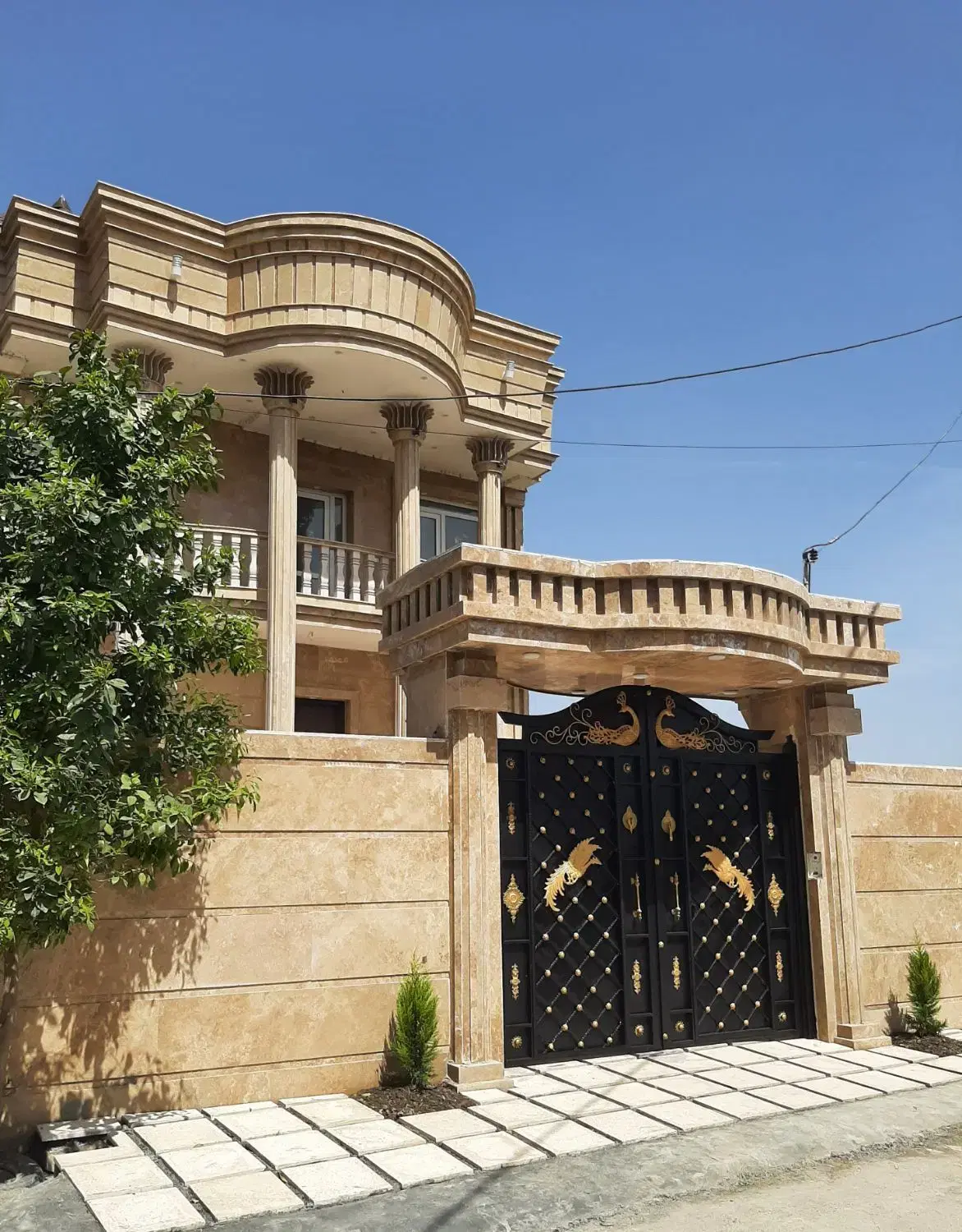 امل ۲۱۰متر زمین سنددار ۴۰۰ متر بنا با استخروجکوزی