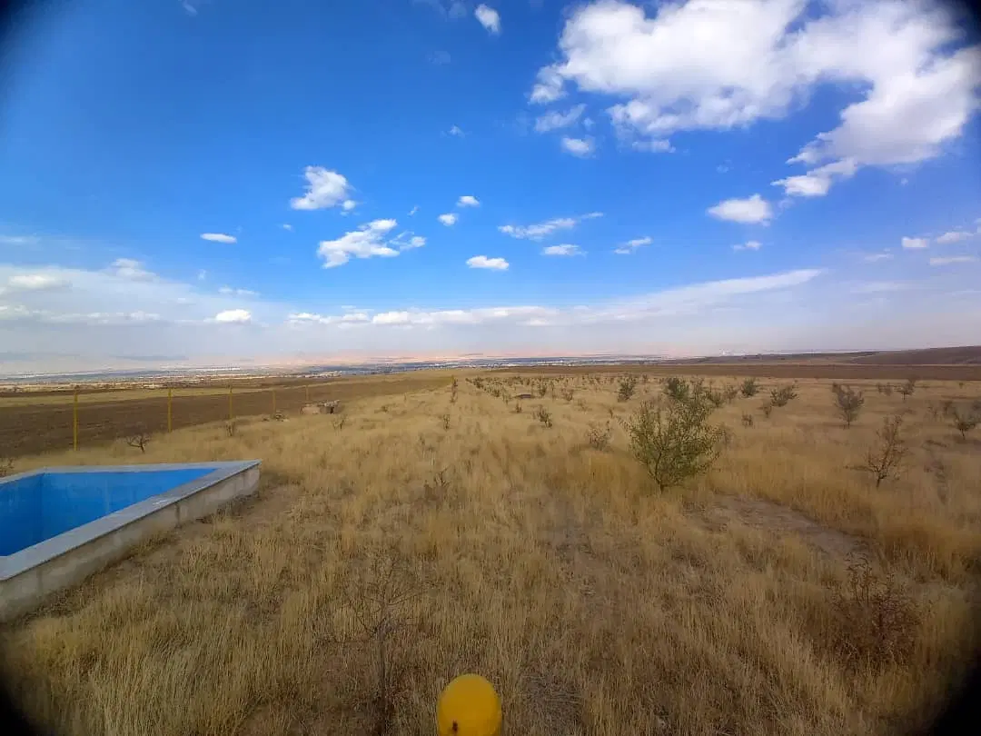 باغ بادام اذر حدود ۱ هکتار