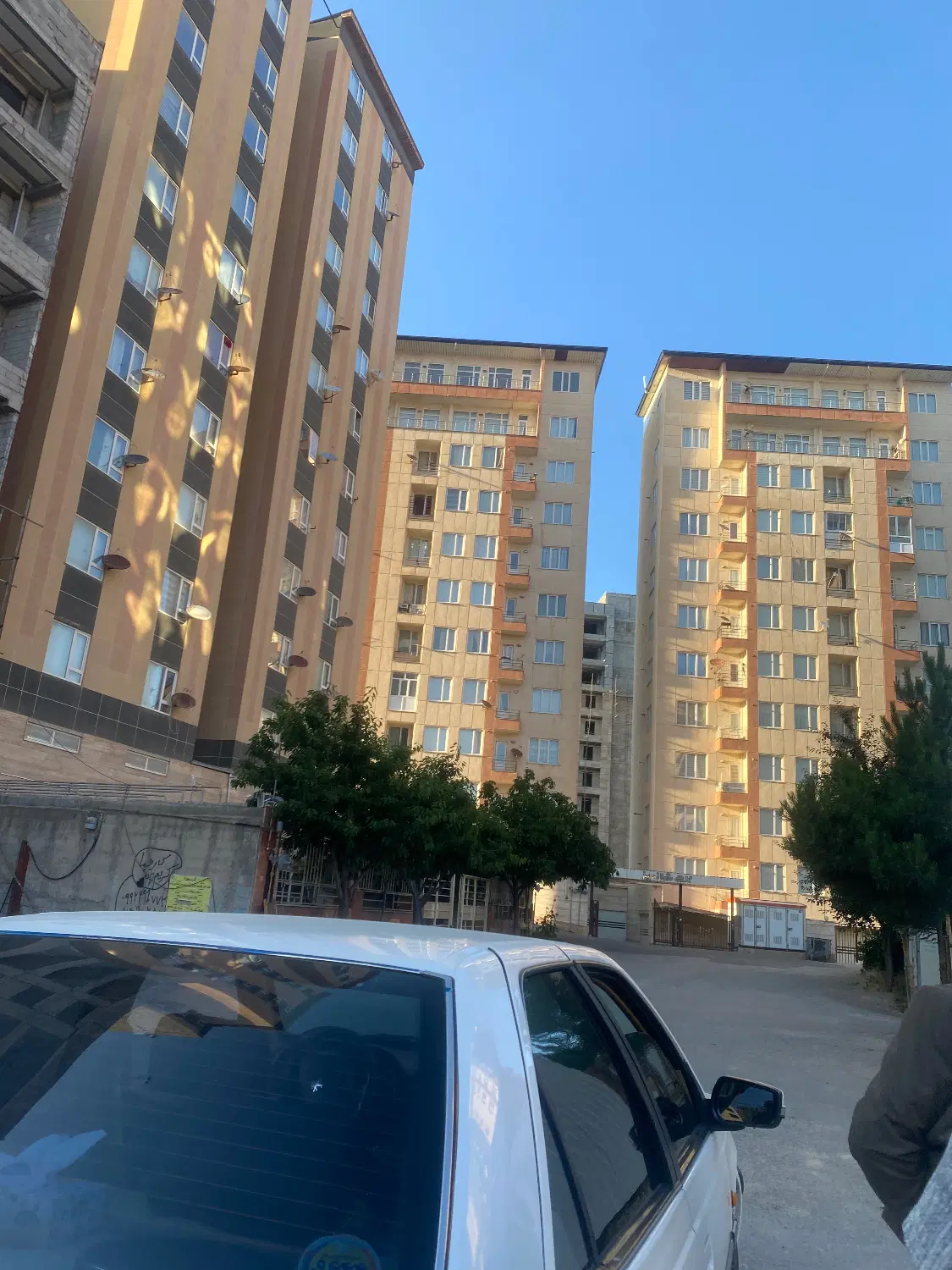 یک باب خانه مسکونی ویلایی