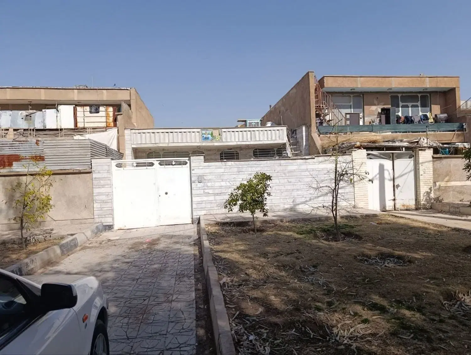 تجاری مسکونی جهت نمایشگاه اتومبیل لاستیک فروشی و..
