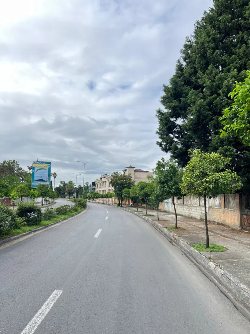 ۲۴۰۰ متر زمین تجاری مسکونی ۳ نبش تاپ لوکیشن
