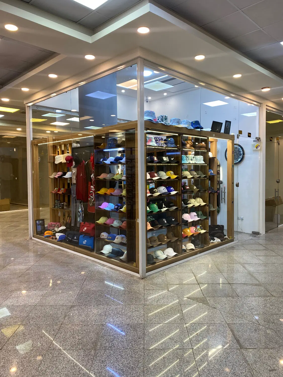 اجاره مغازه ۱۵متری در آدینه مال تنکابن