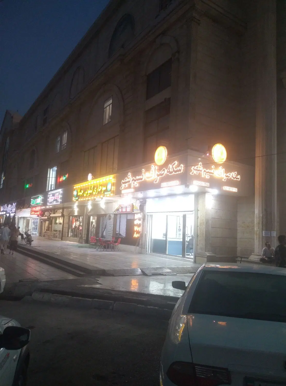 مغازه حدودا ۱۶ متر تک برگ سند طبقه اول پاساژ