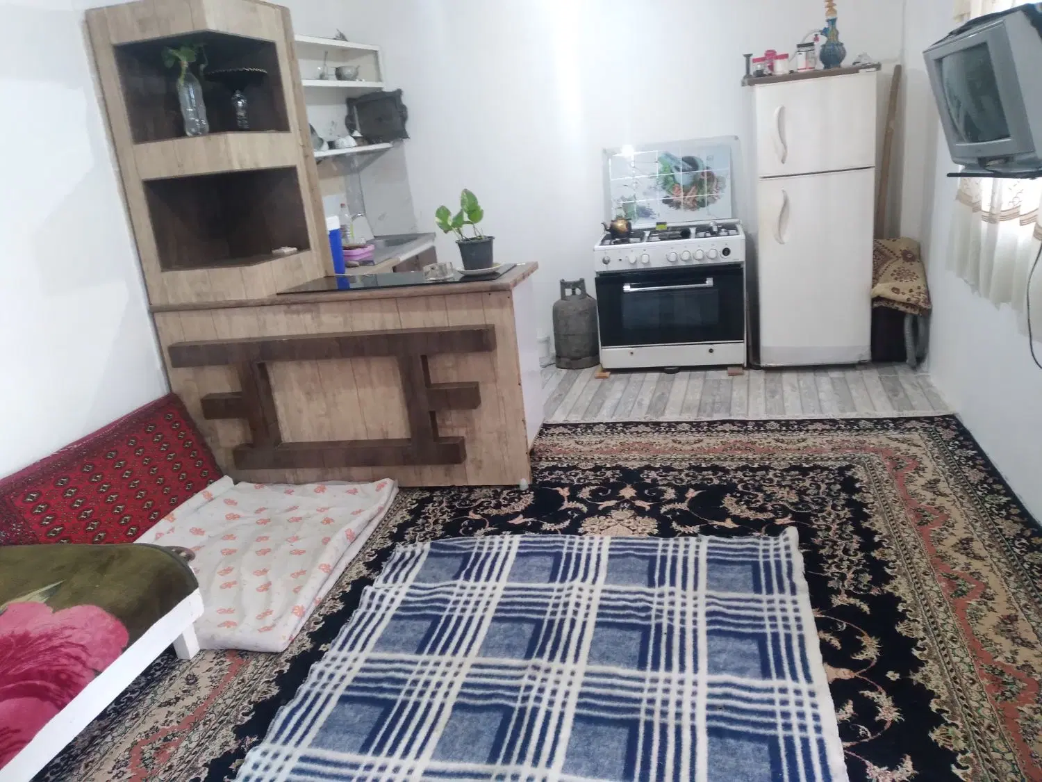 ۲۰۰متر، عمق ۲پشت مغازه‌ها