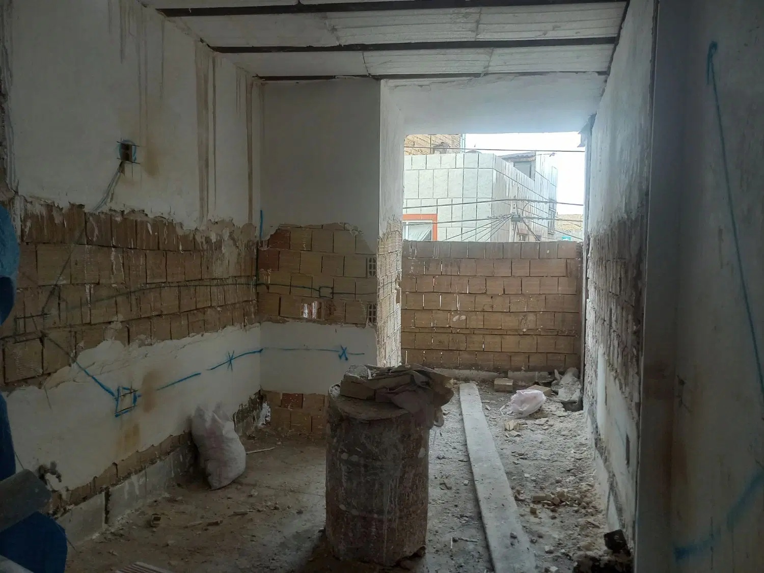 آپارتمان سفتکاری طبقه اول ۸۵ طبرسی شمالی ۵۶