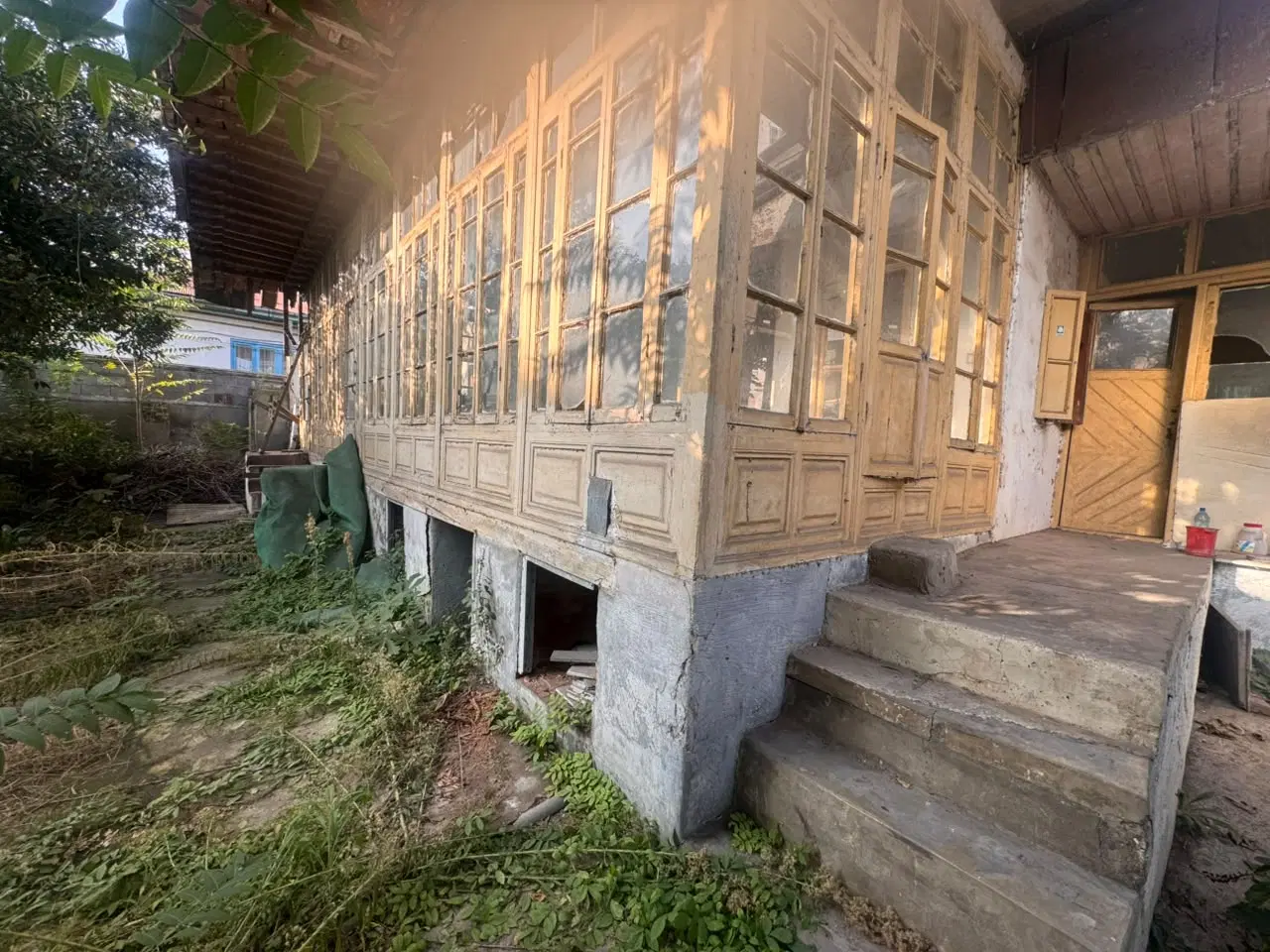 خانه ویلایی در مرکز شهر با قدمت ۱۲۰ سال