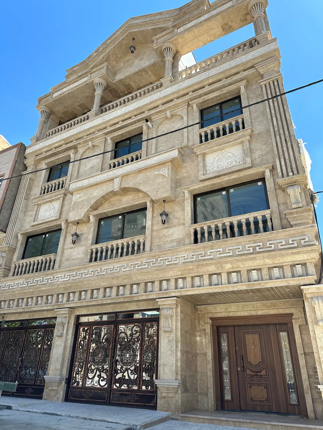 اجاره مغازه بر دانشکده برا نمایشگاه ماشین