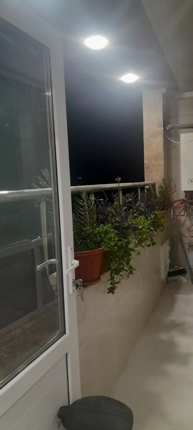 یک واحد آپارتمان ۱۰۴ متری فول،ساخت ۱۴۰۰