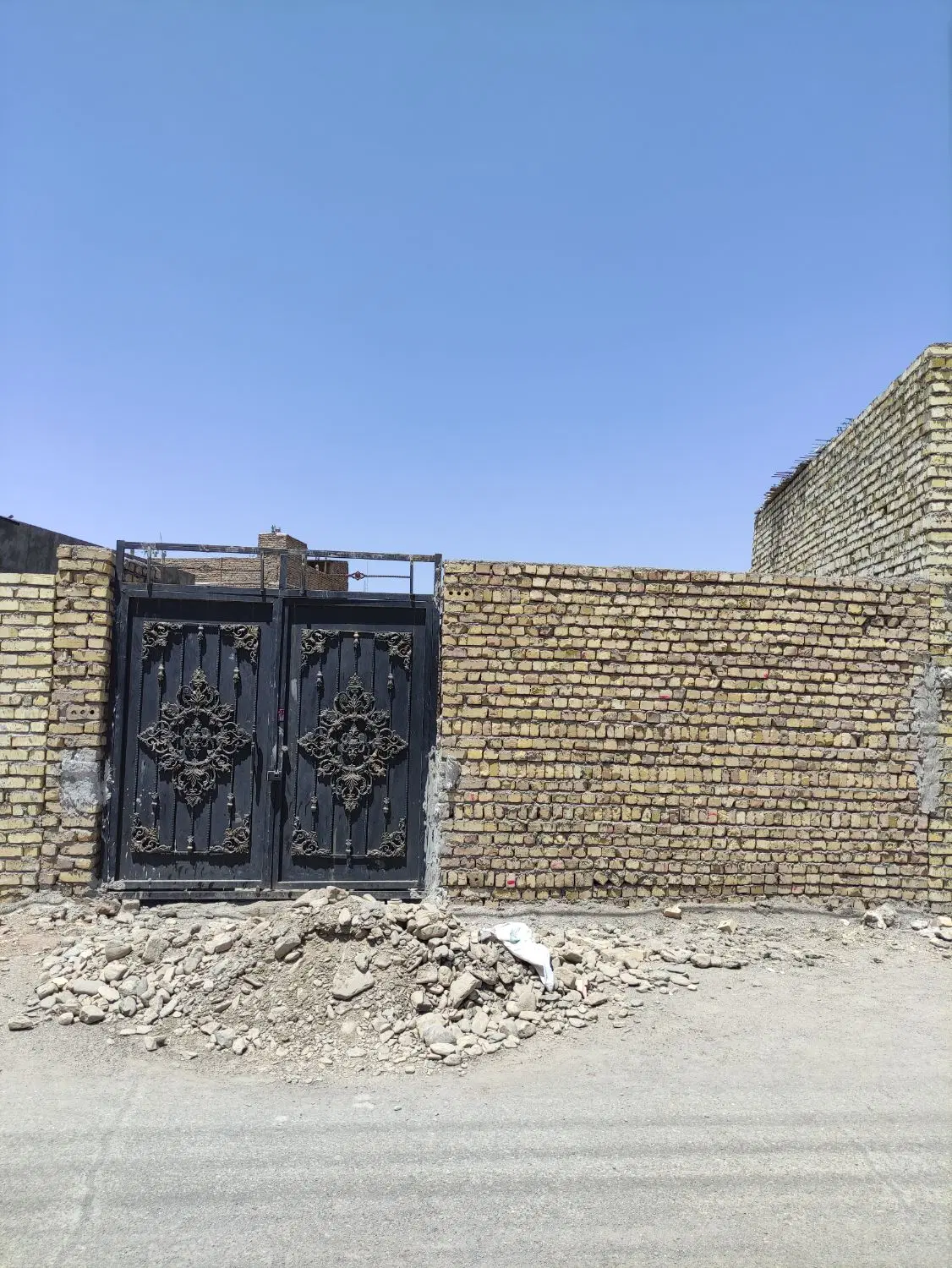 زمین ۱۲۰ متری _ دو کله با پروانه ساخت _ امکانات