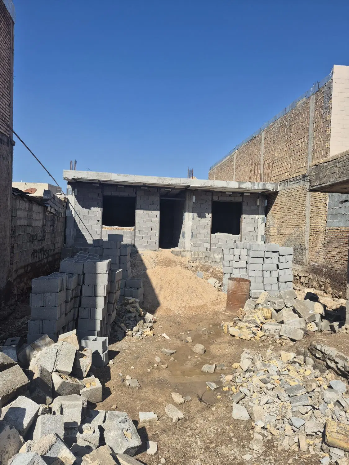 خونه نیمه کاره ۳۰۰ متر
