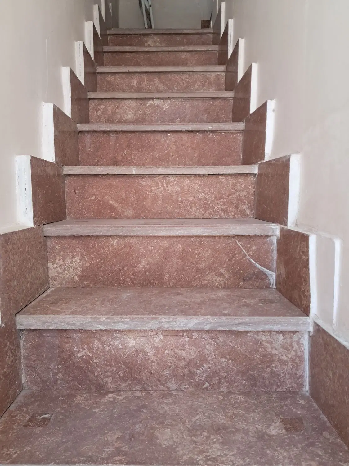 اجاره آپارتمان بالای مغازه