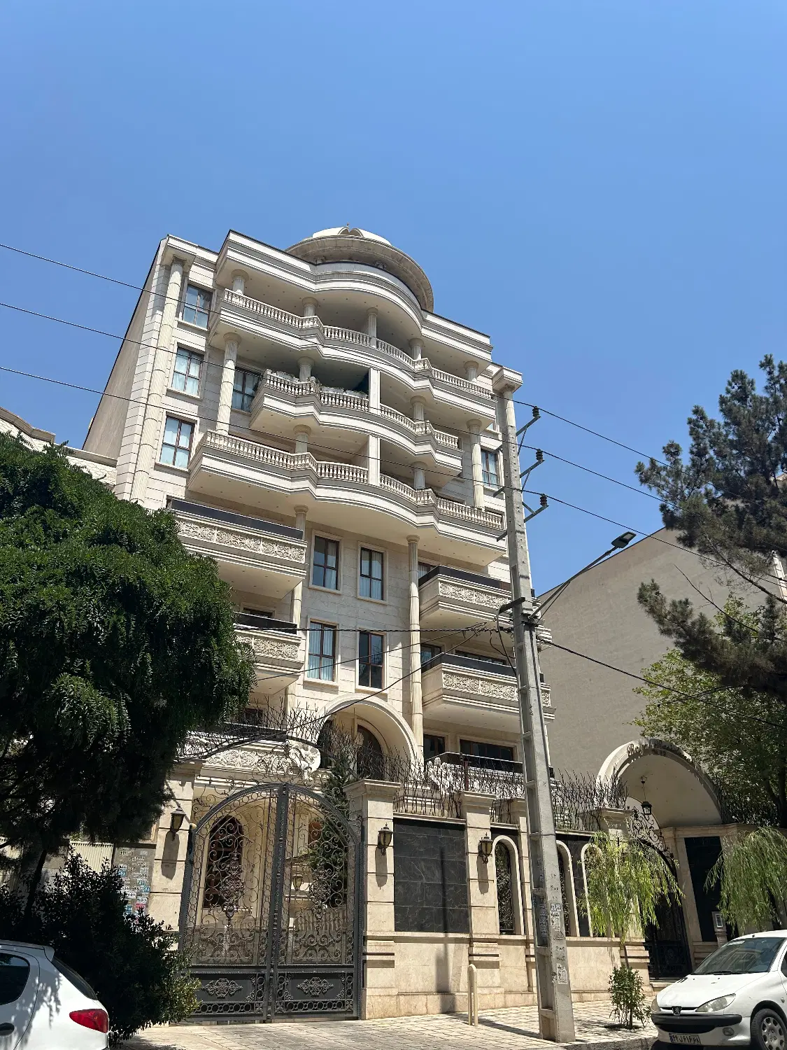 ۱۷۰متر_گلستان۵_۲پارکینگ شمالی روبه خیابان