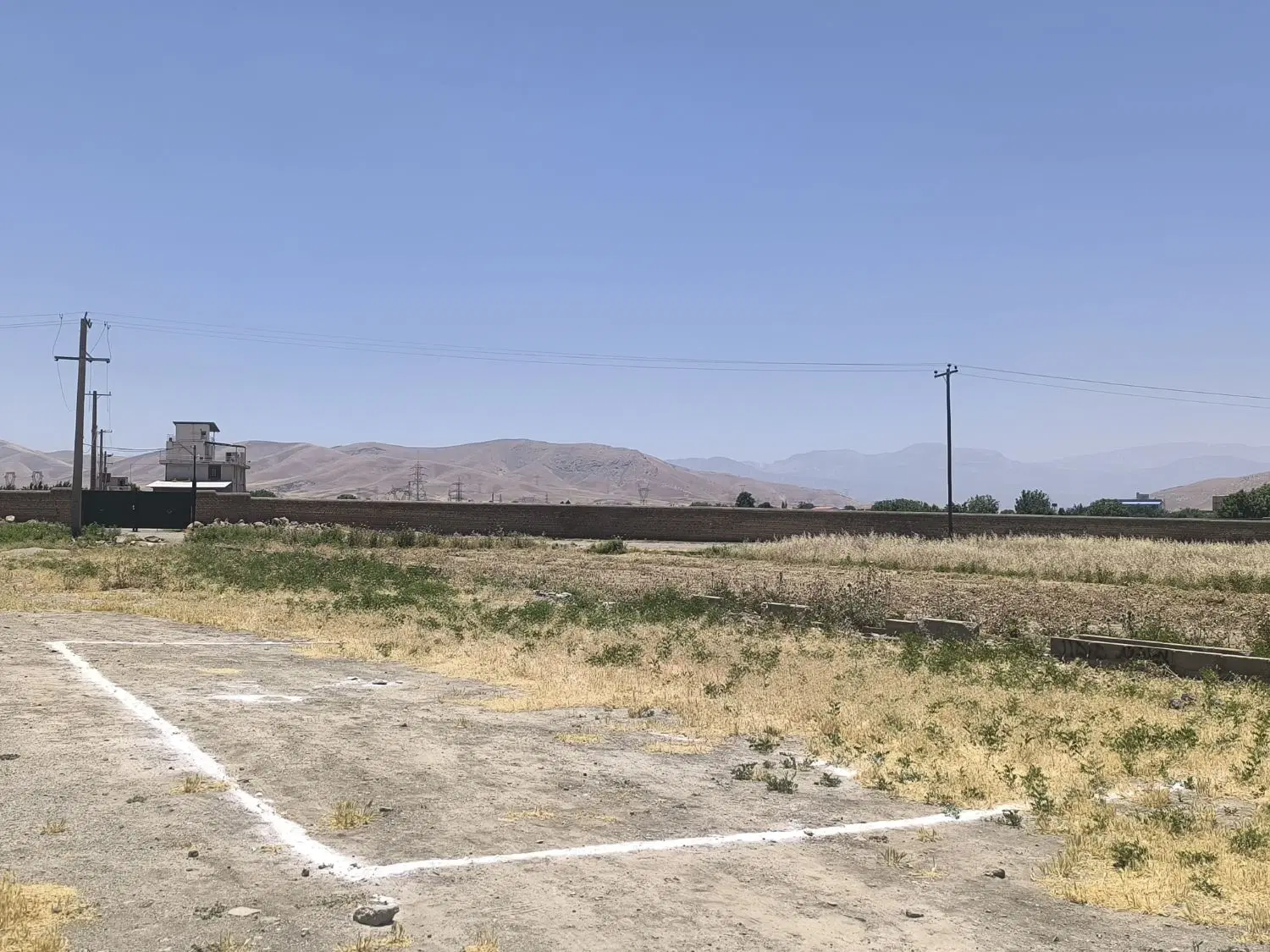 زمین قبر زاهدشیر کمالوند