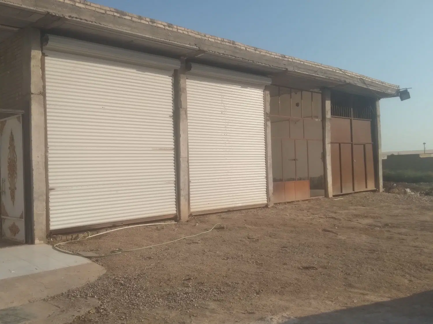 ملک تجاری و مسکونی