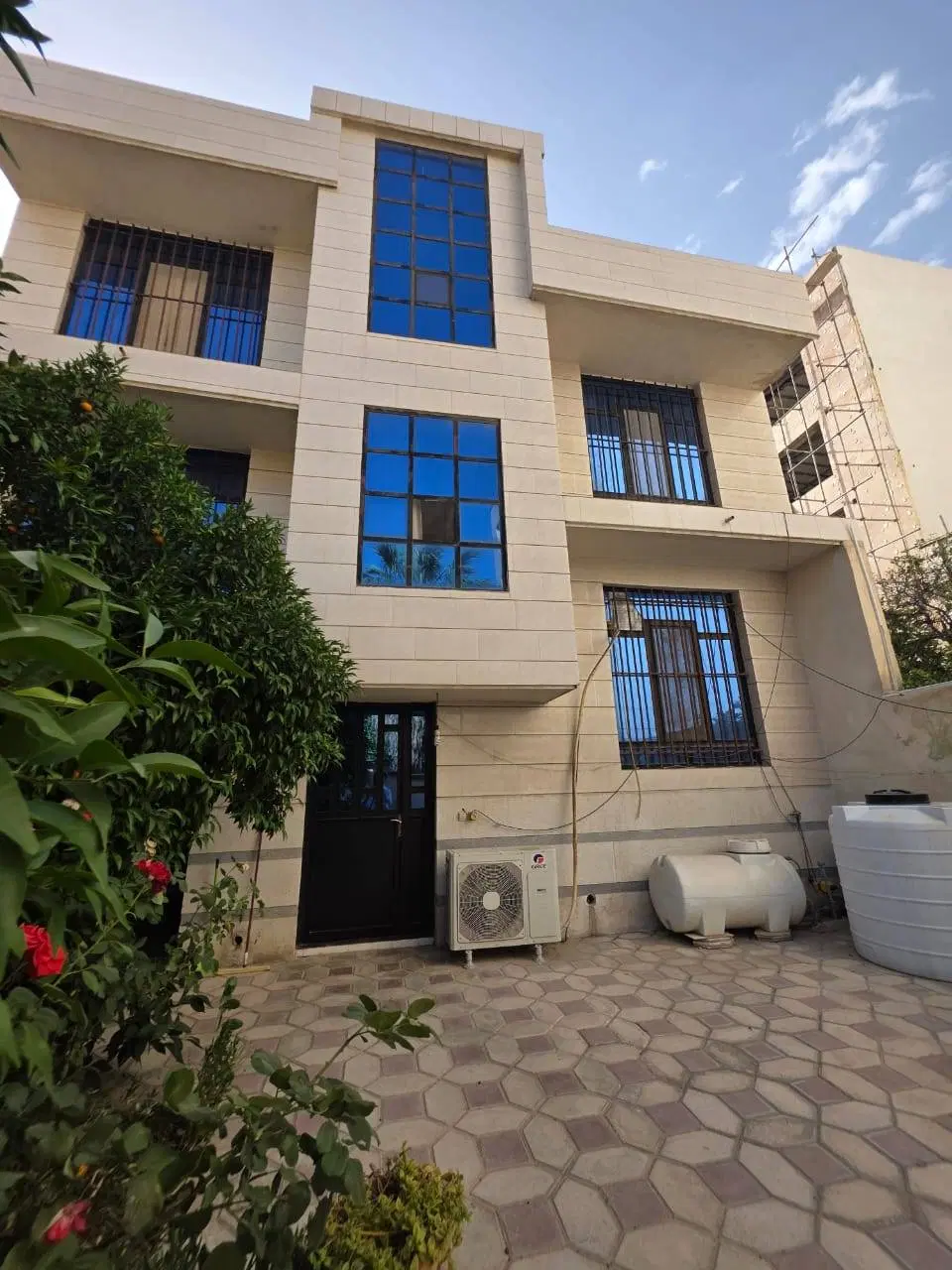 منزل دو طبقه باهم دربست