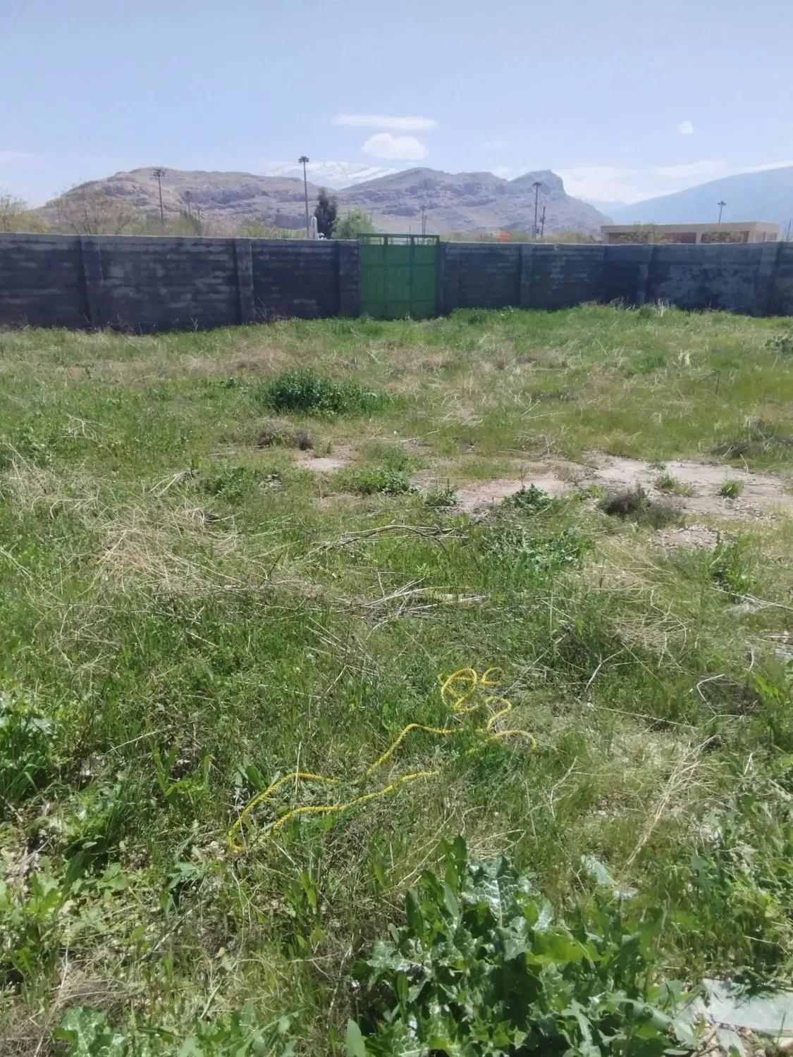 خانه مسکونی نیمه کاره