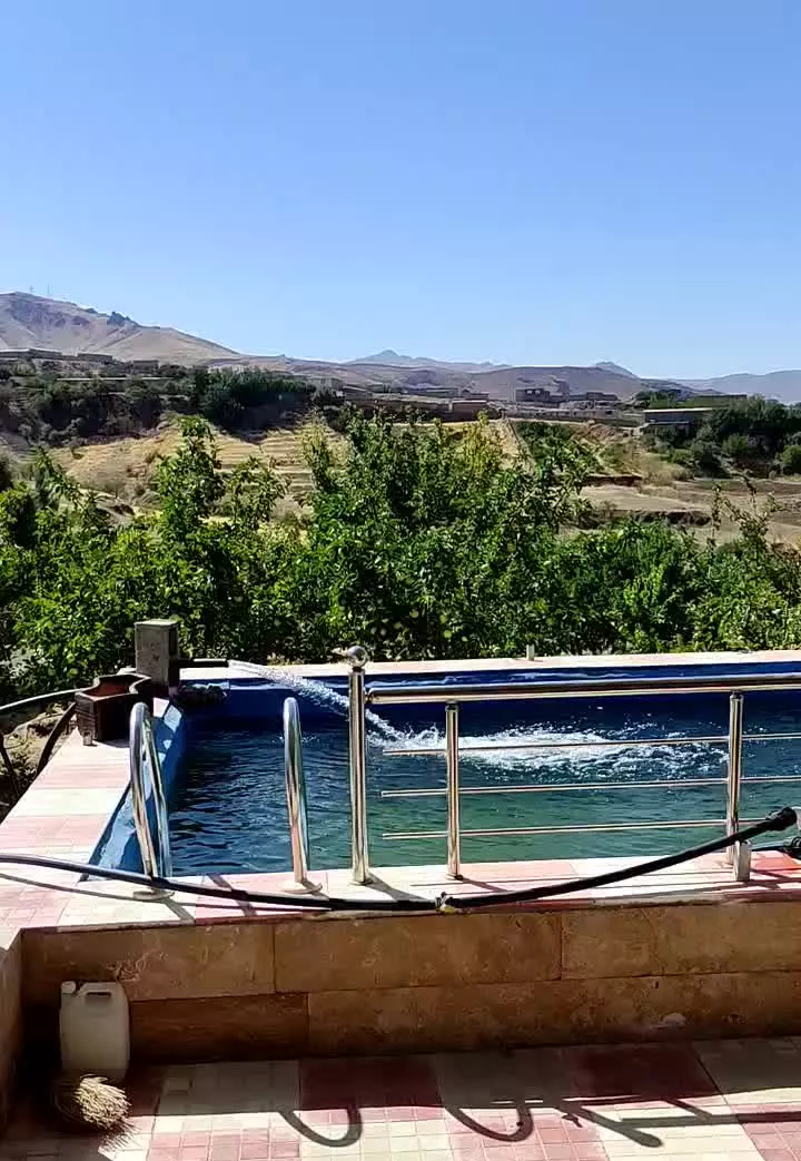 فروش باغ باوه ریز روی جاده اصلی گاوداری