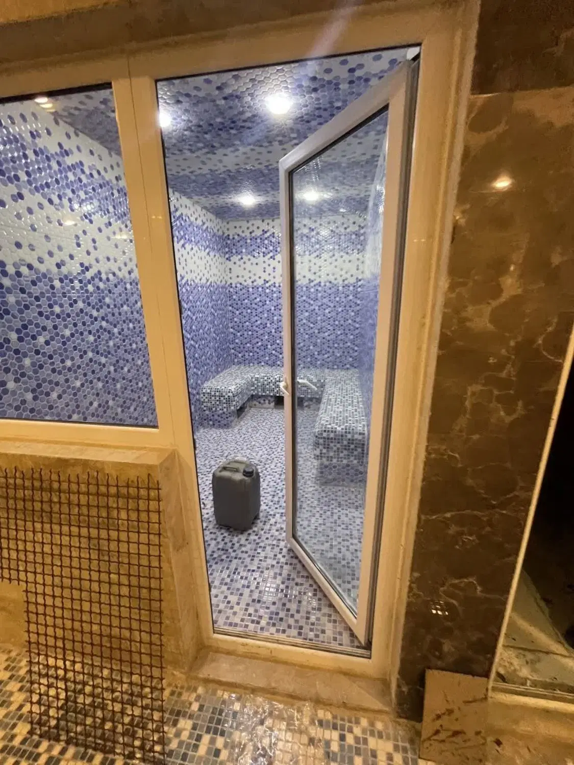 200 متر تکواحدی صفر اقبال1 مجمموعه آبی روف گادن