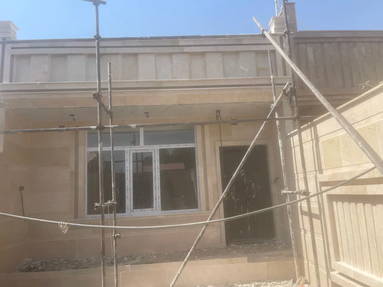 ساختمان مسکونی