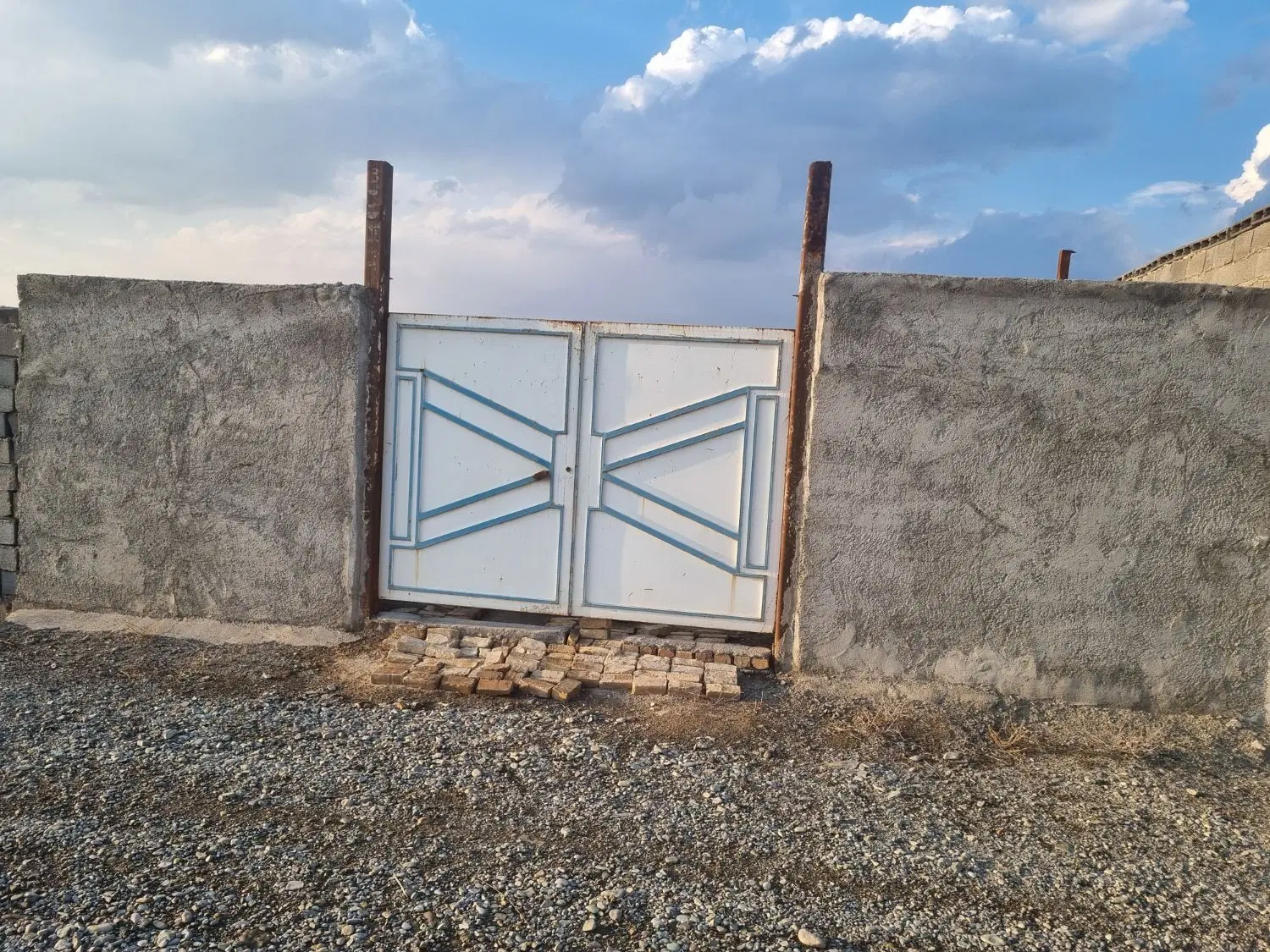 زمین چهاردیواری