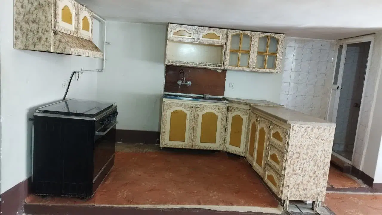 سوییت، همکف، جهت انبار