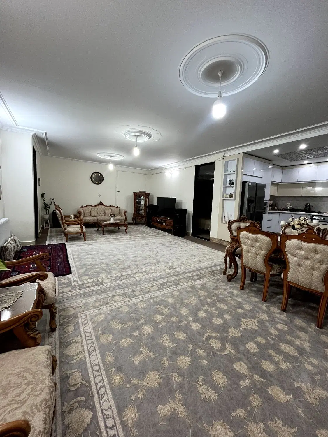 ساختمان مسکونی