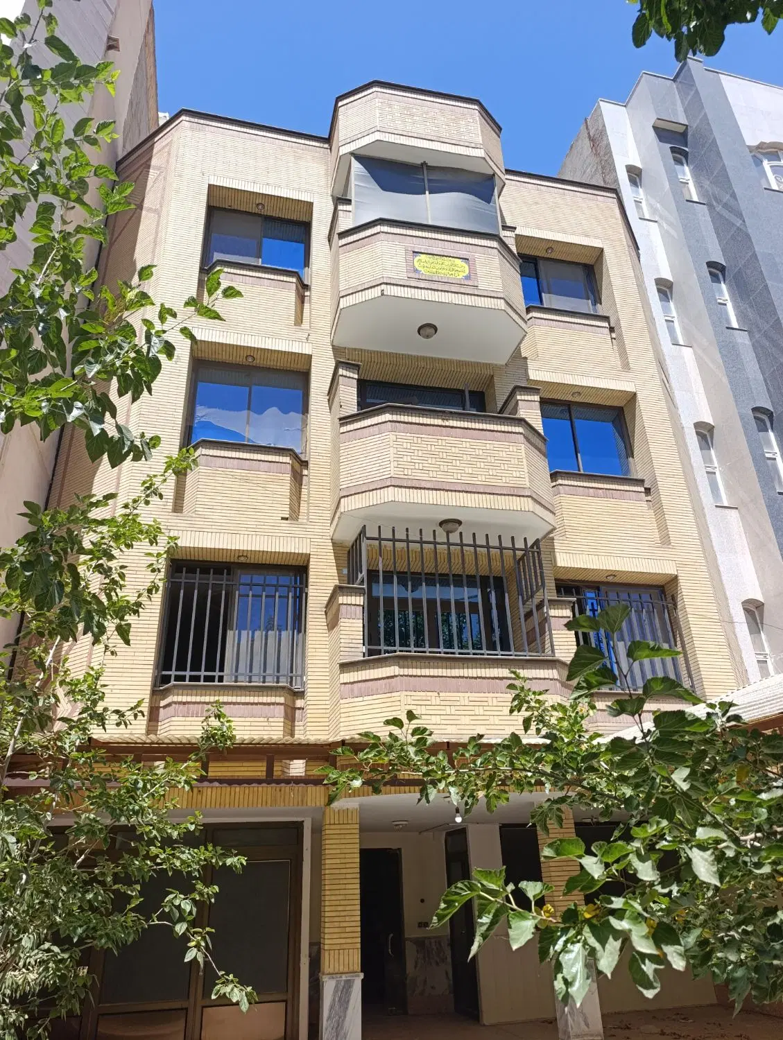 فروش یکجای ساختمان 3طبقه در مشهد