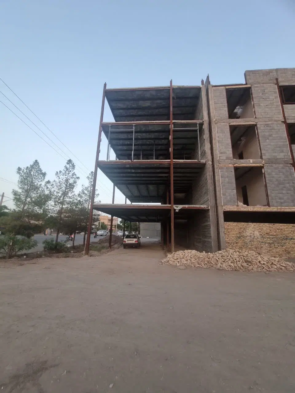 خانه نیمه ساز