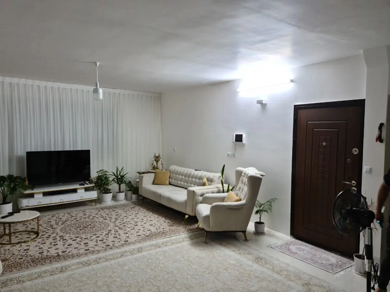 خانه ویلایی ۳طبقه با مغازه زمین ۱۱۰ متر