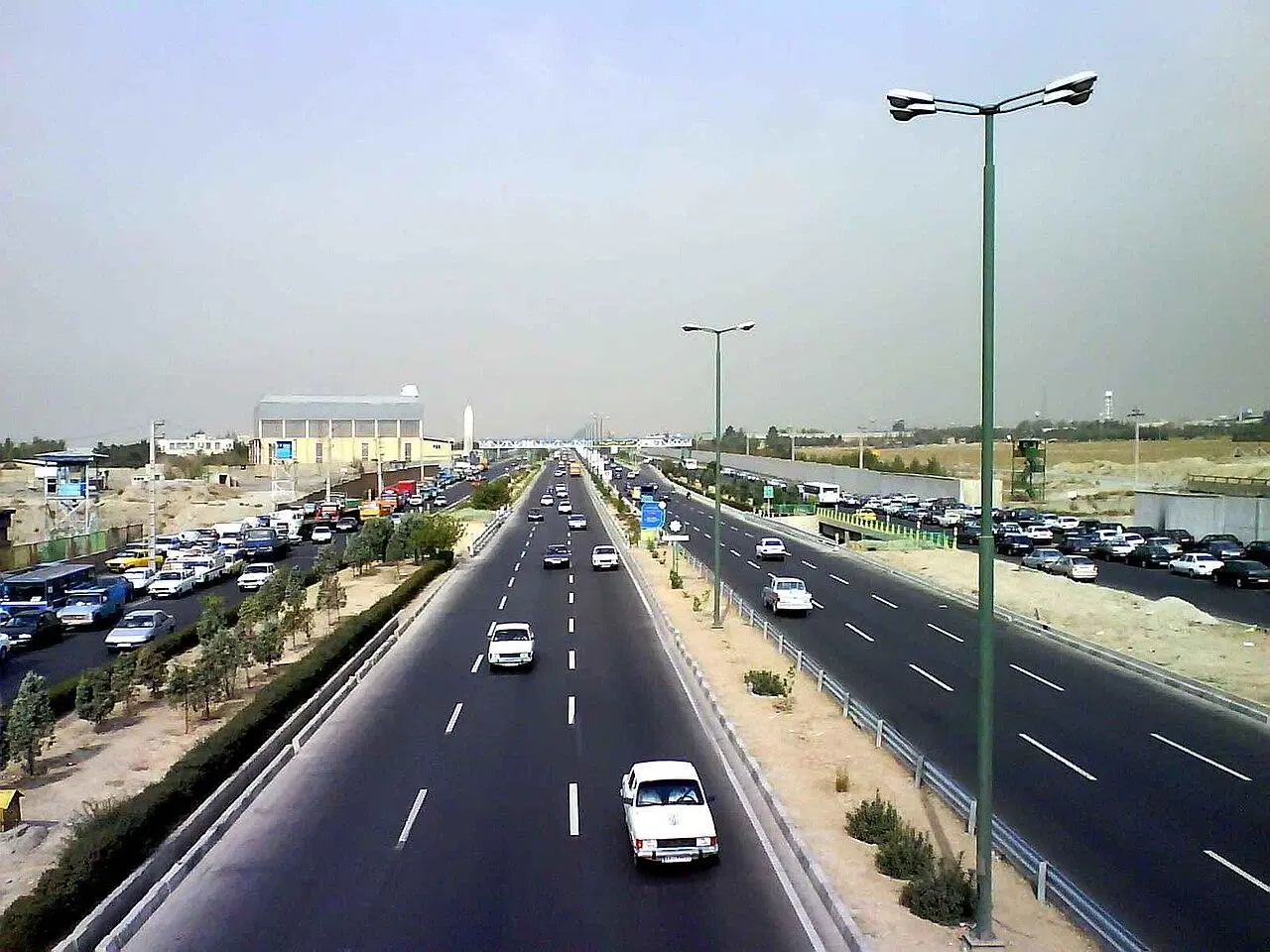 زمین صنعتی ۱۰ هزار متر اتوبان تهران‌کرج