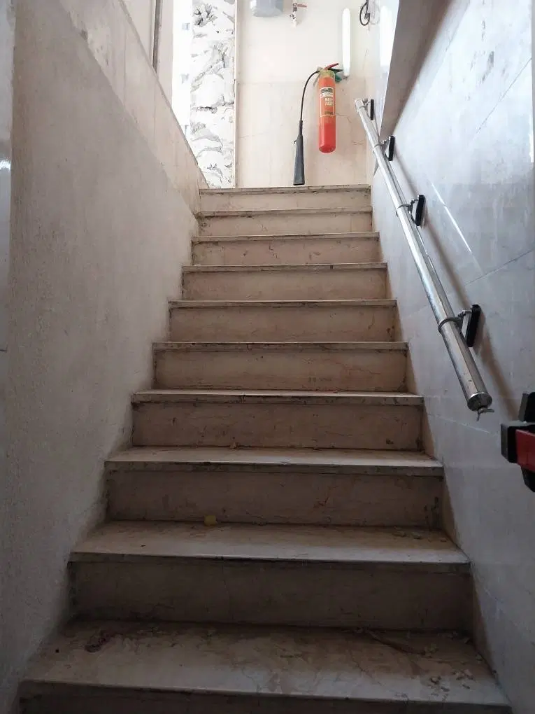 ۲۱۵متر تجاری زیر همکف